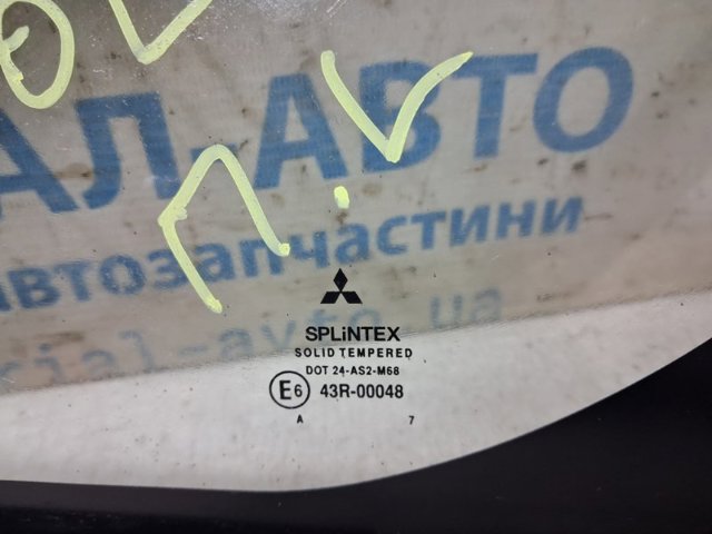 Скло-кватирка дверей, передніх, лівих MR971827 MITSUBISHI