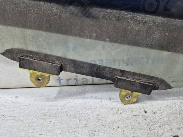 Скло передніх дверей, лівих MR978105 MITSUBISHI
