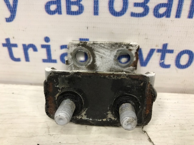 Петля третіх/п'ятих дверей MR987773 MITSUBISHI