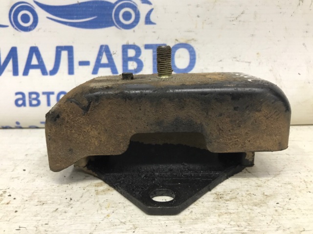 Подушка (опора) двигуна, ліва/права MR992670 MITSUBISHI