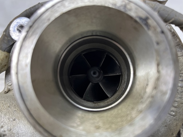 Турбіна R2AX13700B MAZDA