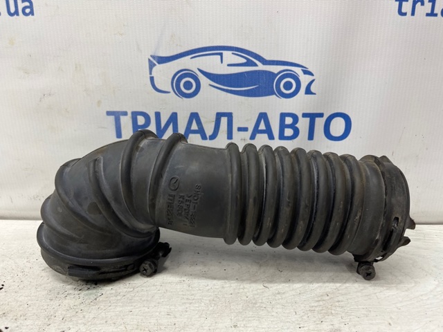Патрубок повітряний, вихід повітряного фільтра SH0113221 MAZDA