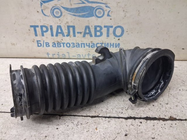 Патрубок повітряний, вихід повітряного фільтра SH0113221 MAZDA