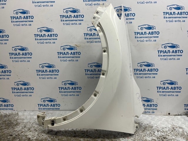 Бічна частина передня ліва TD1152210D MAZDA