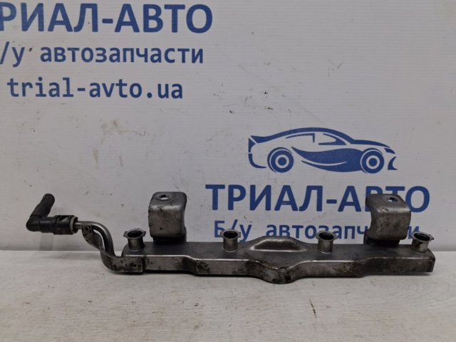 Рампа форсунок системи упорскування палива Z62213150 MAZDA