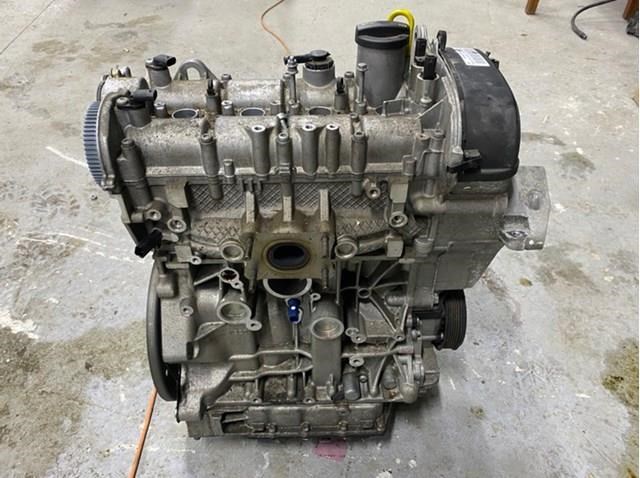 Двигатель vw jetta 19- 1.4t  04E100037H