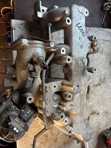 Колектор впускний 1540A417 MITSUBISHI