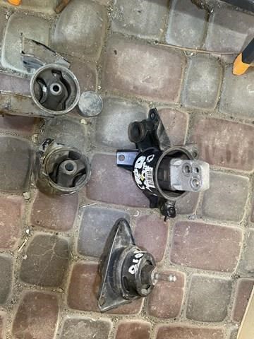 Ліва подушка двигуна 218302H010 HYUNDAI