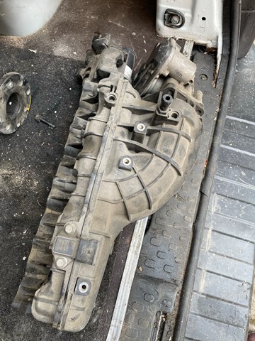 Колектор впускний 283102F010 HYUNDAI