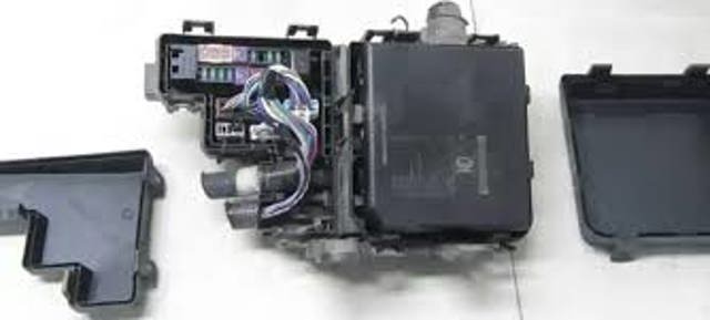 Монтажний блок 284B75NA0A NISSAN