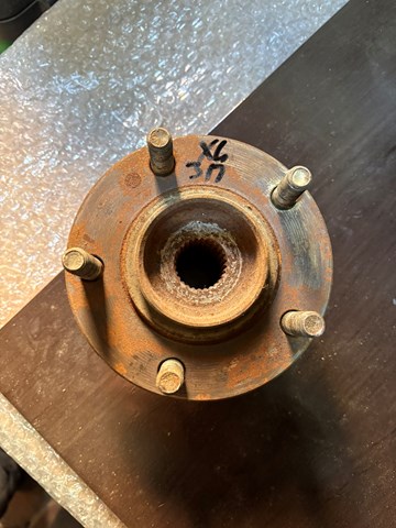 Маточина заднього колеса 3785A015 MITSUBISHI