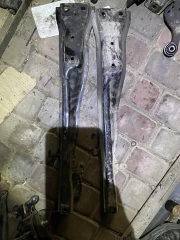 Балка кріплення двигуна 4000A021 MITSUBISHI