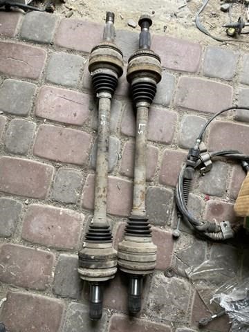 Піввісь задня, права 4233050050 TOYOTA