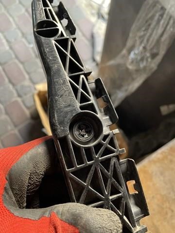 Кронштейн бампера заднього, правий 5215542010 TOYOTA