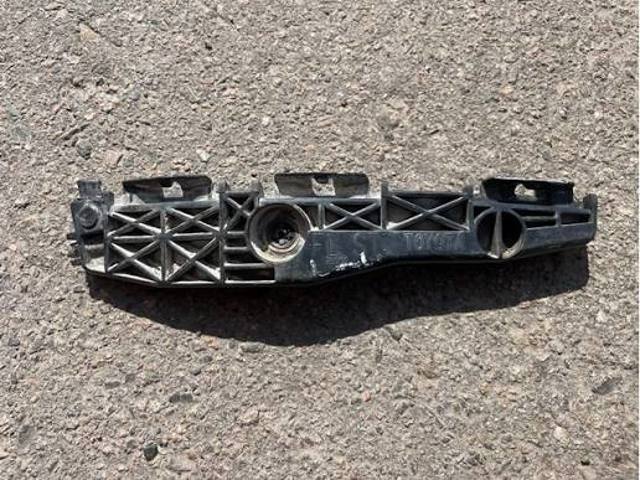 Кронштейн бампера заднього, зовнішній лівий 5215642031 TOYOTA