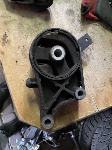 Задня подушка двигуна 5684165 OPEL