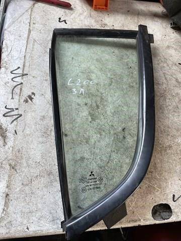 Скло-кватирка двері, задній, лівою 5740A205 MITSUBISHI