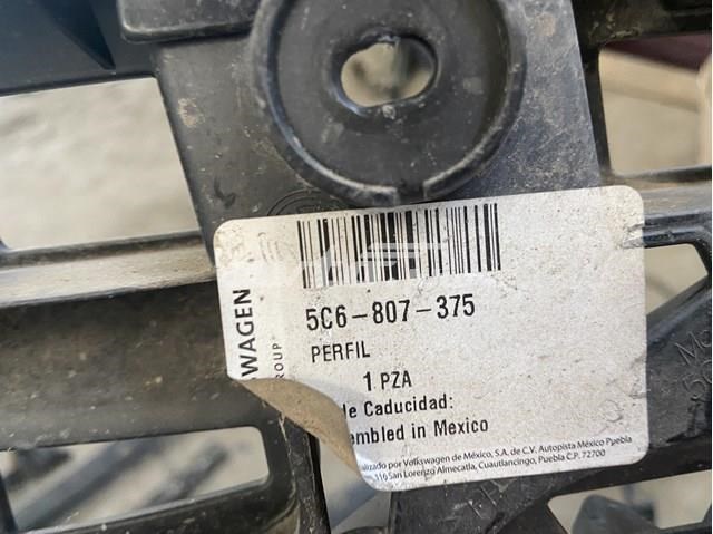 Напрямна заднього бампера, ліва 5C6807375 VAG