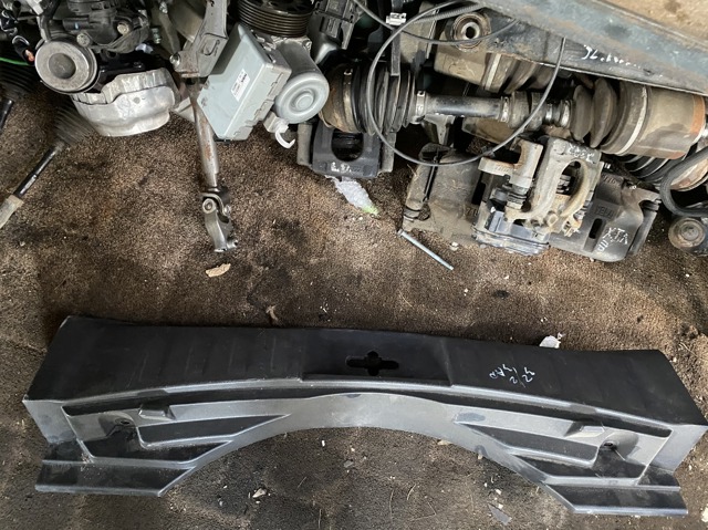 Водостік лобового скла, жабо 668624BA0A NISSAN
