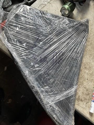 Скло заднє праве 6810350210 TOYOTA