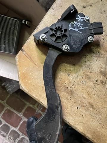 Педаль акселератора 7811042010 TOYOTA