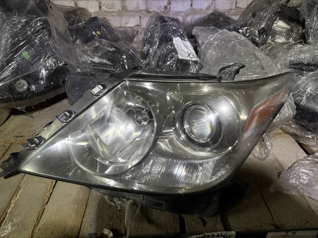 Фара дальнього світла в зборі 8118560D20 TOYOTA