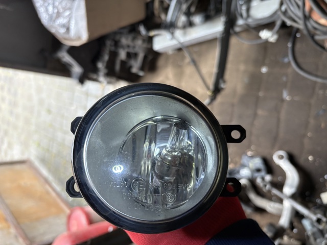 Протитуманка права 812100D042 TOYOTA