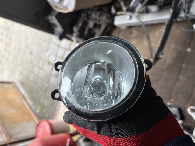 Протитуманка ліва 812200D042 PEUGEOT
