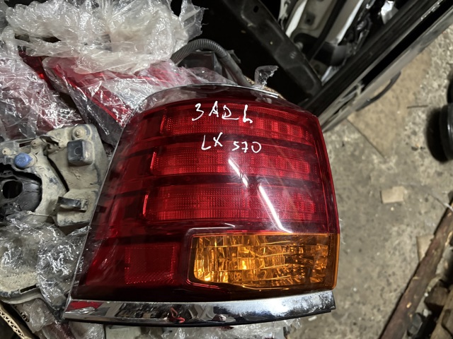 Задній лівий зовнішній ліхтар 8156160780 TOYOTA