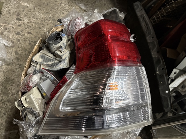 Задня ліва фара 8156160831 TOYOTA