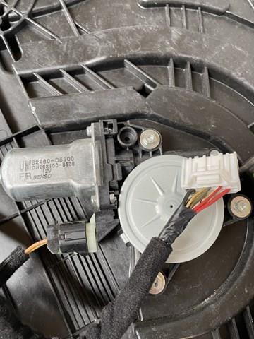 Двигун склопідіймача двері передньої, лівої 82450C5120 HYUNDAI