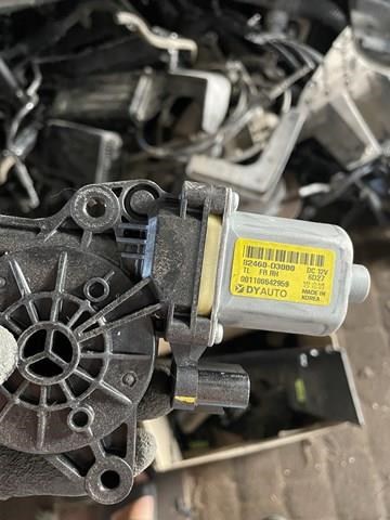 Скло передніх дверей, правих 82460D3000 HYUNDAI