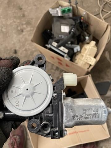 Моторчик склопідйомника двері задніх, правих 83460C5100 HYUNDAI