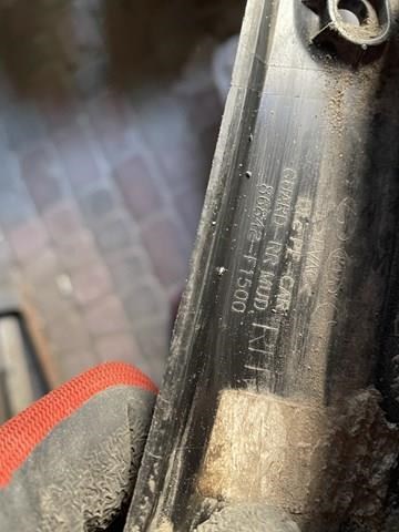 Бризговик задній, правий 86842F1500 HYUNDAI