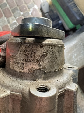 Насос гідропідсилювача 8D0145156K VAG
