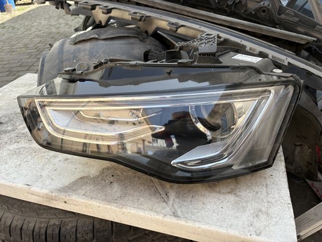 Блок фара ліва 8T0941005C VAG