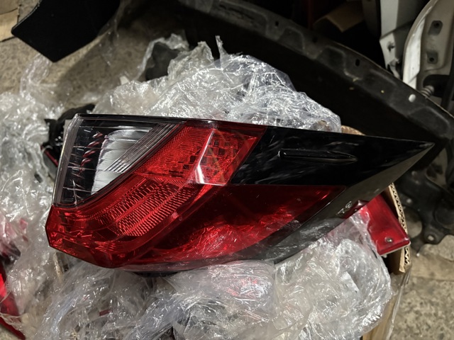 Фара задня права зовнішня 924022Y000 HYUNDAI