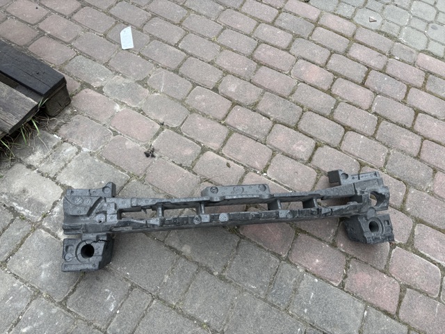 Абсорбер бампера переднього A1668850537 MERCEDES