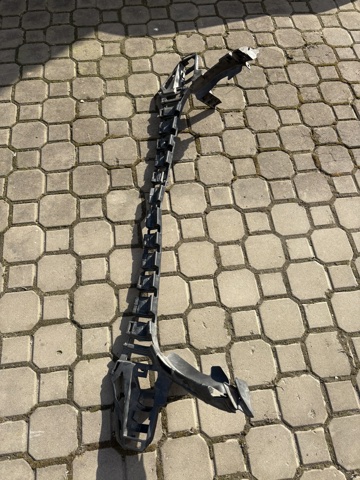 Кронштейн бампера переднього, центральний A1668854965 MERCEDES