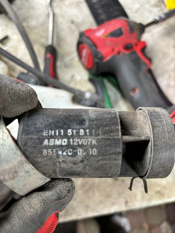 Помпа омивача EH1151811 MAZDA