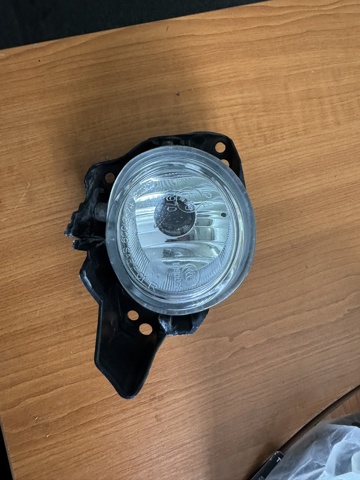 Кронштейн кріплення протитуманной фари, правої GDK551684 MAZDA