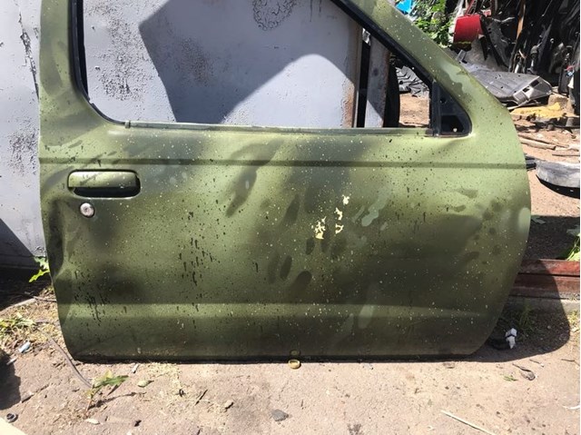Пасажирські передні двері H01002S400 NISSAN
