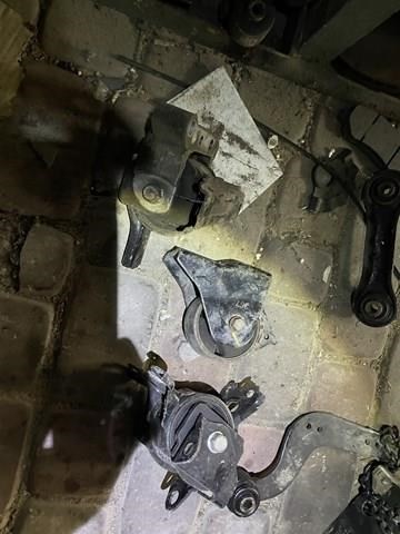 Подушка (опора) двигуна, ліва MN101574 MITSUBISHI
