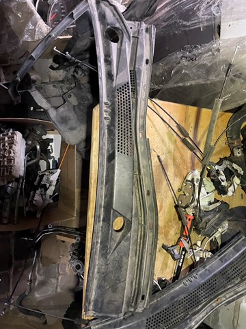 Водостік лобового скла, жабо MN117710 MITSUBISHI