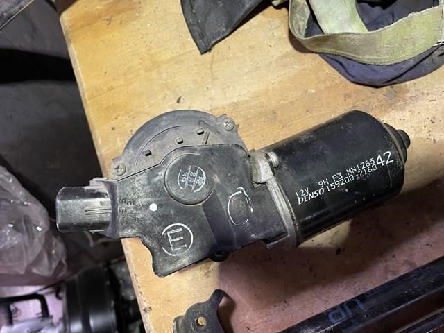 Двигун склоочисника лобового скла (трапеції) MN126542 MITSUBISHI