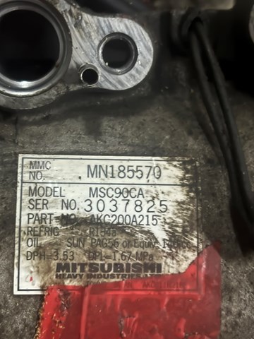 Компресор кліматичної установки MN185570 MITSUBISHI