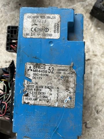 Коробка запобіжників MR445952 MITSUBISHI
