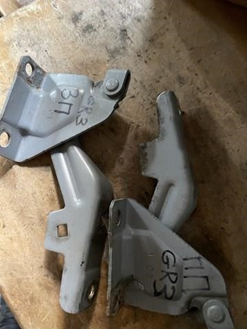 Завіс капота, лівий MR959617 MITSUBISHI