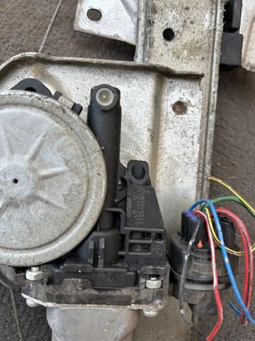 Привід ліфта задній MR989948 MITSUBISHI