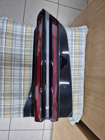 Задній лівий зовнішній ліхтар 63215A11EC3 BMW